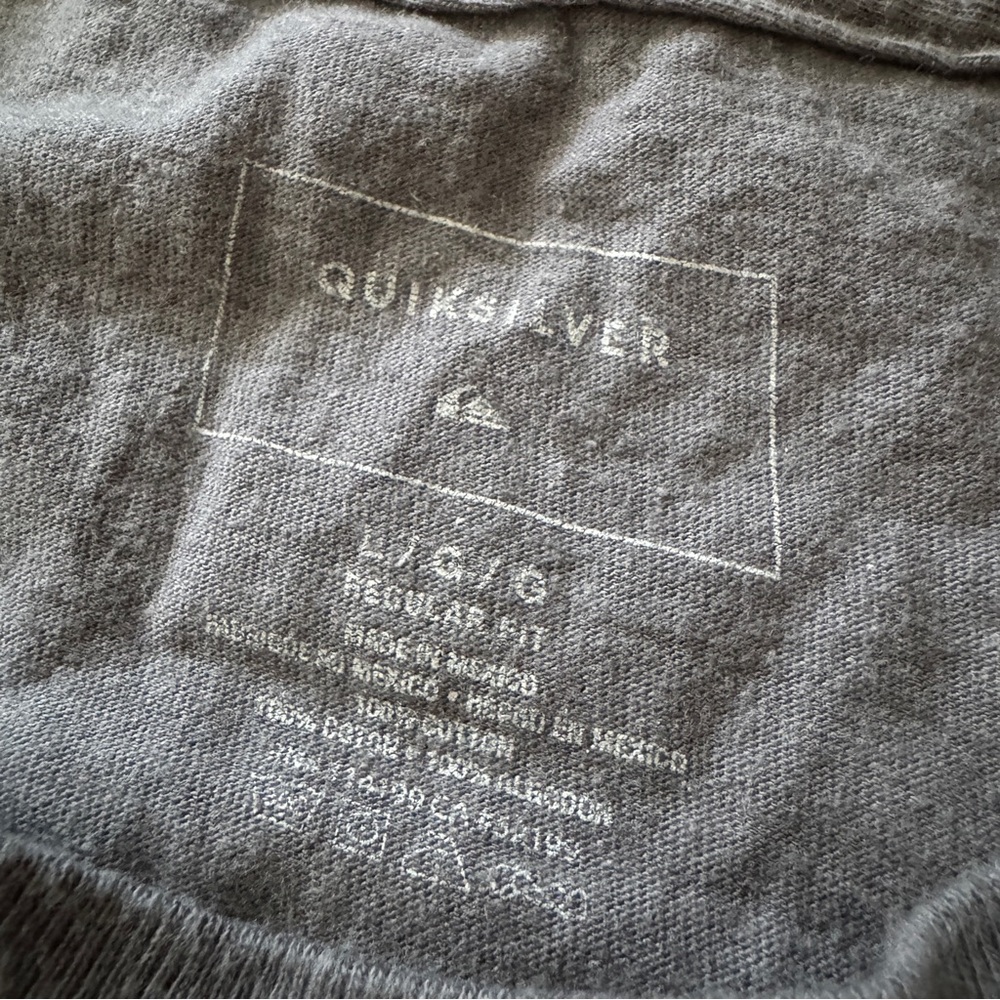 Quiksilver Men's T-Shirt Size L - Picture 5 of 6